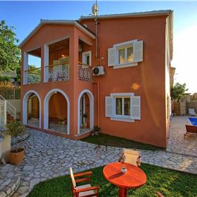 3 bedroom villa with pool & sea & mountain views, Episkepsi, sleeps 7